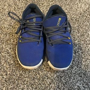 Boys shoes size 2.5. Wore just a few times before my son grew out of these.